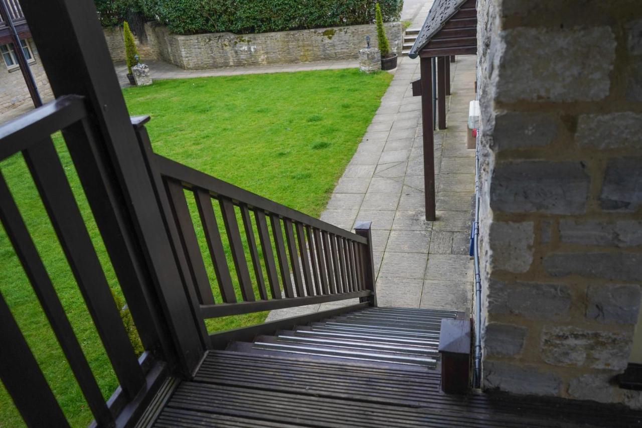 The Bird In Hand Inn, Witney Exterior foto